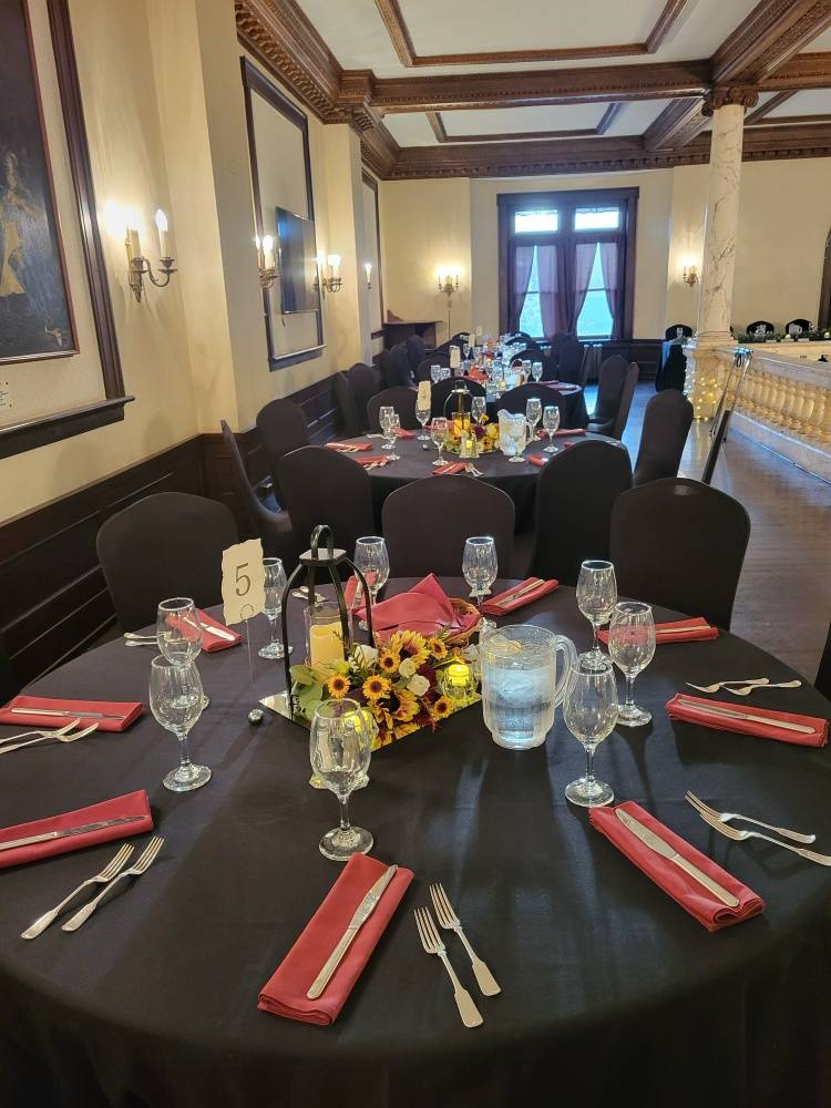 tablescape at a wedding at the Acacia Club